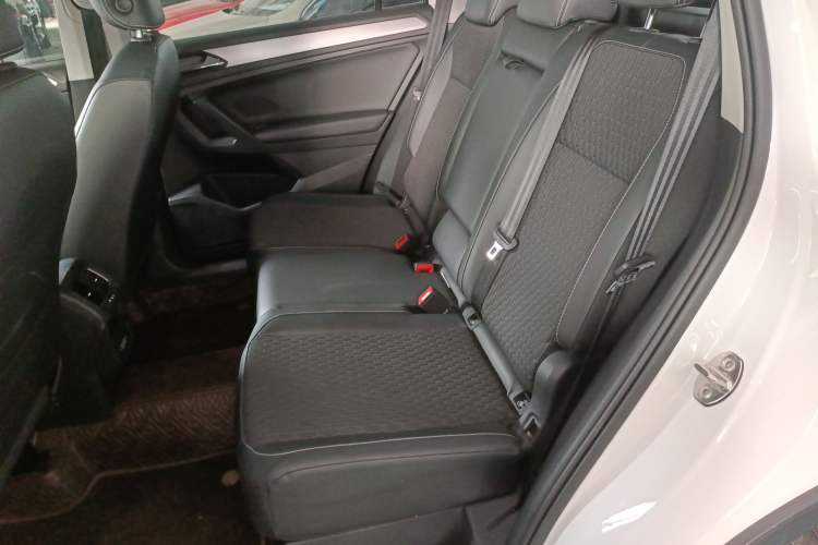 Used Volkswagen Tiguan L 2019 330TSI Automatic Two-Wheel Drive Luxury Edition China VI Standard Left Rear Seat