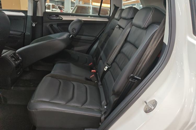 Used Volkswagen Tiguan L 2019 330TSI Automatic Two-Wheel Drive Panoramic Comfort Edition China V Standard Left Rear Seat