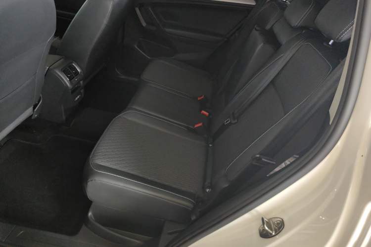 Used Volkswagen Tiguan L 2019 330TSI Automatic Two-Wheel Drive Luxury Edition China VI Standard Left Rear Seat