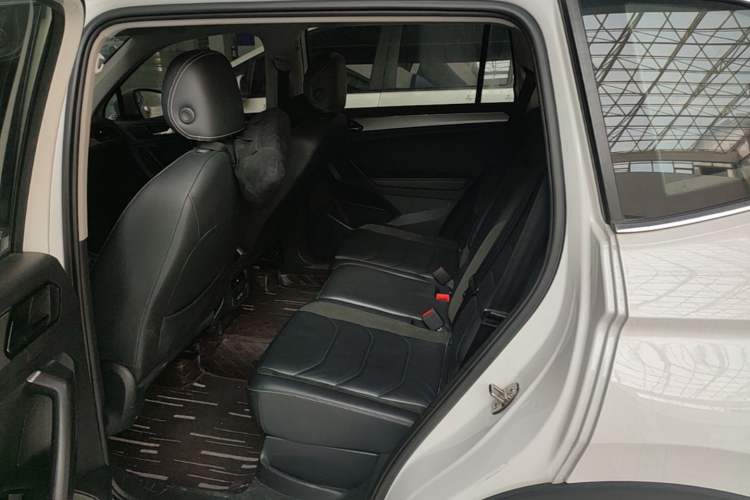Used Volkswagen Tiguan L 2019 Revised 330TSI Automatic Two-Wheel Drive Smart & Luxury Edition China VI Standard Left Rear Seat