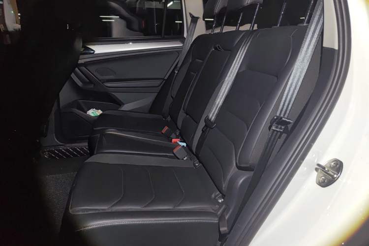 Used Volkswagen Tiguan L 2019 330TSI Automatic Two-Wheel Drive Smart Luxury Version China VI Standard Left Rear Seat