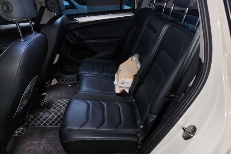 Used Volkswagen Tiguan L 2019 330TSI Automatic Two-Wheel Drive Panoramic Comfort Edition China VI Standard Left Rear Seat