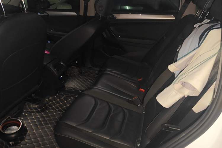 Used Volkswagen Tiguan L 2019 330TSI Automatic Two-Wheel Drive Smart Luxury Version China V Emission Standard Left Rear Seat