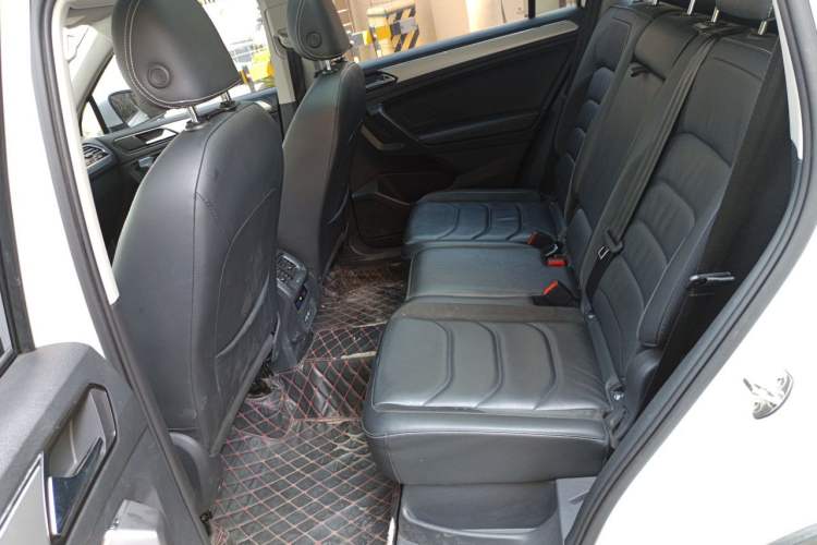 Used Volkswagen Tiguan L 2019 330TSI Automatic Two-Wheel Drive Panoramic Comfort Edition China V Standard Left Rear Seat