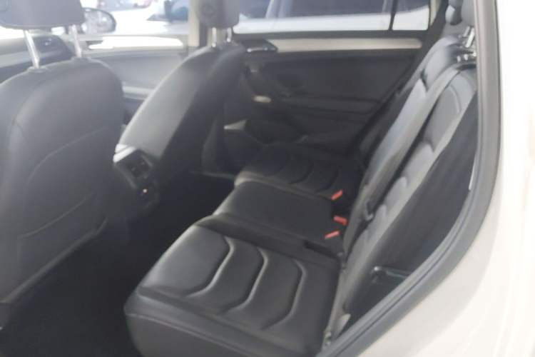 Used Volkswagen Tiguan L 2019 330TSI Automatic Two-Wheel Drive Smart Luxury Version China V Emission Standard Left Rear Seat