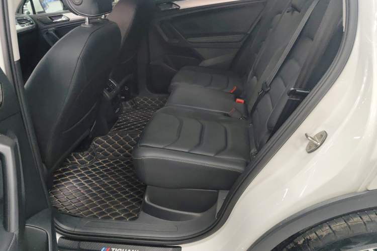 Used Volkswagen Tiguan L 2019 Revised 330TSI Automatic Two-Wheel Drive Smart & Luxury Edition China VI Standard Left Rear Seat