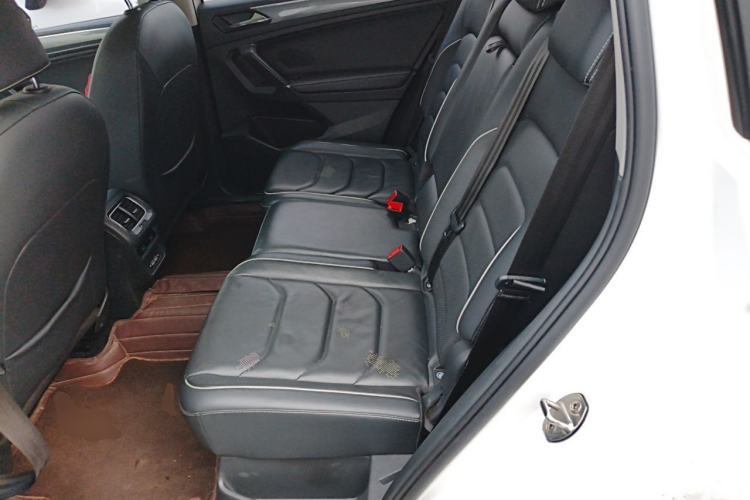 Used Volkswagen Tiguan L 2019 330TSI Automatic Two-Wheel Drive R-Line Flagship Model China VI Standard Left Rear Seat