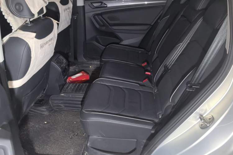 Used Volkswagen Tiguan L 2019 330TSI Automatic Two-Wheel Drive R-Line Flagship Model China VI Standard Left Rear Seat