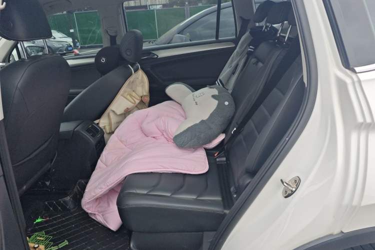 Used Volkswagen Tiguan L 2019 330TSI Automatic Two-Wheel Drive Panoramic Comfort Edition China V Standard Left Rear Seat