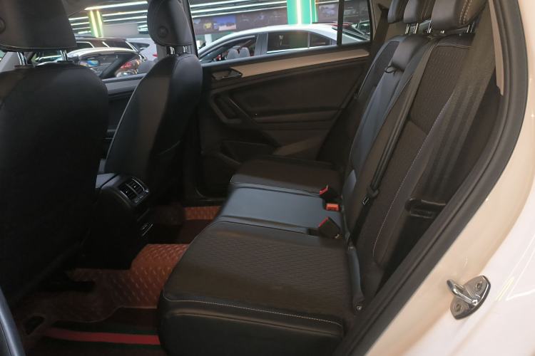 Used Volkswagen Tiguan L 2019 330TSI Automatic Two-Wheel Drive Luxury Edition China V Standard Left Rear Seat