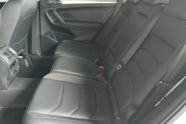 Used Volkswagen Tiguan L 2019 330TSI Automatic Two-Wheel Drive Smart Luxury Version China VI Standard Left Rear Seat