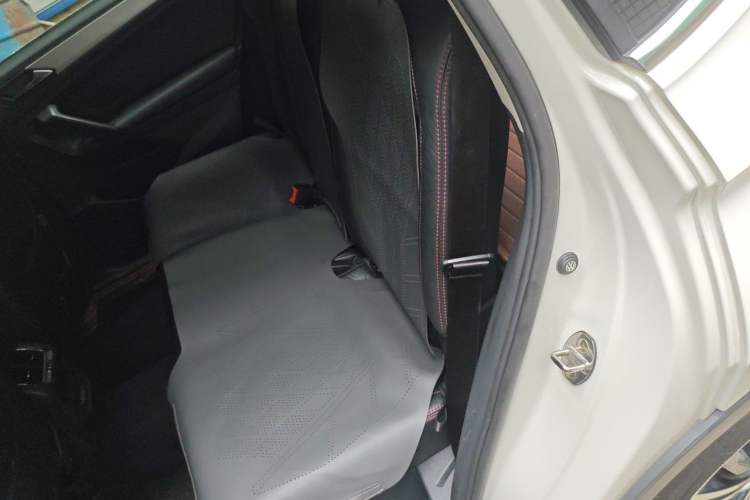 Used Volkswagen Tiguan L 2019 330TSI Automatic Two-Wheel Drive Luxury Edition China V Standard Left Rear Seat