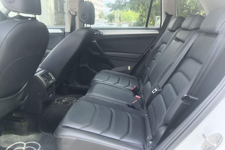 Used Volkswagen Tiguan L 2019 330TSI Automatic Two-Wheel Drive Panoramic Comfort Edition China V Standard Left Rear Seat