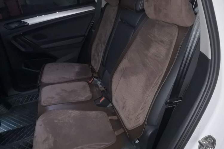 Used Volkswagen Tiguan L 2019 380TSI Automatic All-Wheel Drive Luxury Edition China VI Standard Left Rear Seat