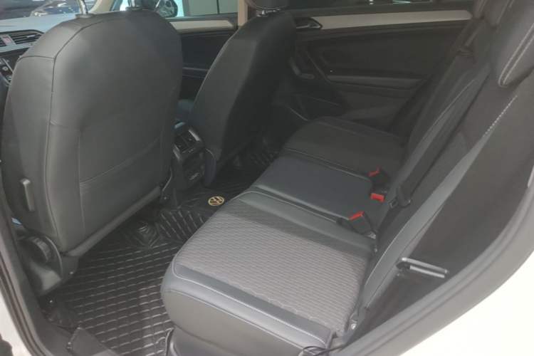 Used Volkswagen Tiguan L 2019 330TSI Automatic Two-Wheel Drive Luxury Edition China VI Standard Left Rear Seat