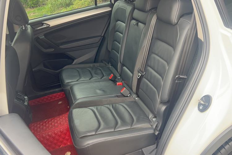 Used Volkswagen Tiguan L 2019 330TSI Automatic Two-Wheel Drive Smart Luxury Version China V Emission Standard Left Rear Seat