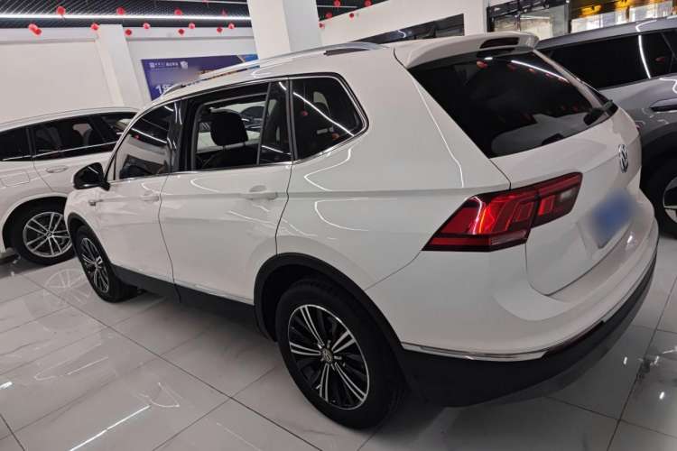 Used Volkswagen Tiguan L 2019 Updated Version 330TSI Automatic Two-Wheel Drive Panoramic Comfort Edition China VI Standard Left Side