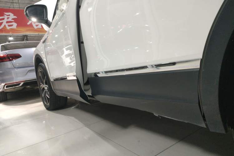 Used Volkswagen Tiguan L 2019 330TSI Automatic Two-Wheel Drive Smart Luxury Version China V Emission Standard Left Side Sill