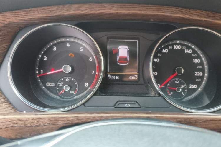 Used Volkswagen Tiguan L 2019 330TSI Automatic Two-Wheel Drive Smart Luxury Version China V Emission Standard Odometer Close Up