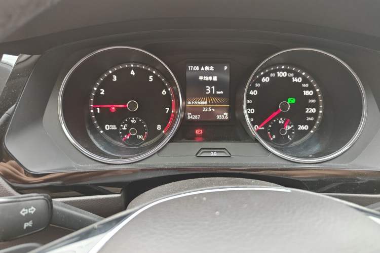 Used Volkswagen Tiguan L 2019 330TSI Automatic Two-Wheel Drive Smart Luxury Version China VI Standard Odometer Close Up