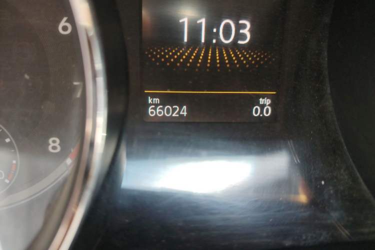 Used Volkswagen Tiguan L 2019 330TSI Automatic Two-Wheel Drive Smart Luxury Version China VI Standard Odometer Close Up