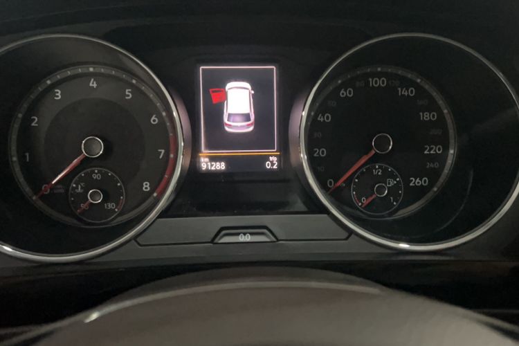 Used Volkswagen Tiguan L 2019 280TSI Automatic Two-Wheel Drive Panoramic Comfort Edition China V Standard Odometer Close Up