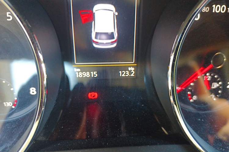 Used Volkswagen Tiguan L 2019 330TSI Automatic Two-Wheel Drive Smart Luxury Version China VI Standard Odometer Close Up