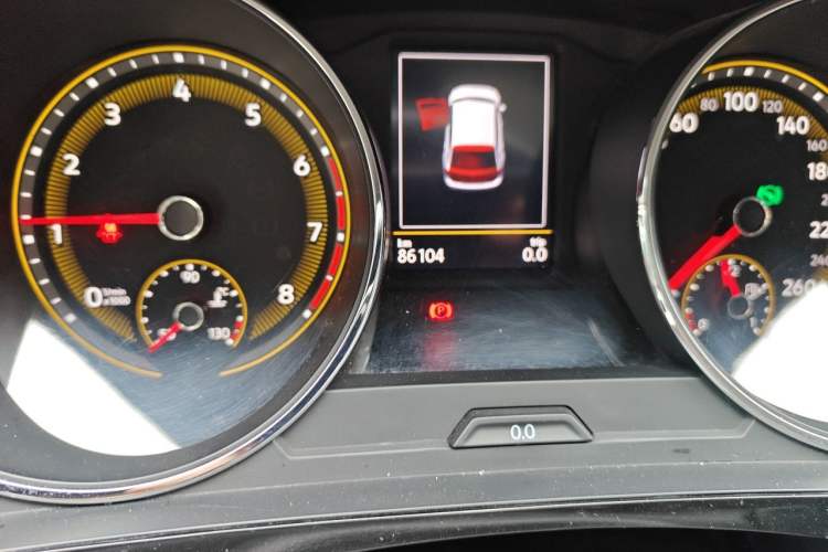 Used Volkswagen Tiguan L 2019 330TSI Automatic Two-Wheel Drive Smart Luxury Version China VI Standard Odometer Close Up