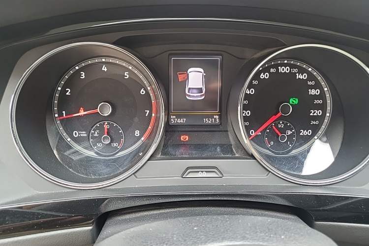 Used Volkswagen Tiguan L 2019 330TSI Automatic Two-Wheel Drive Smart Luxury Version China VI Standard Odometer Close Up