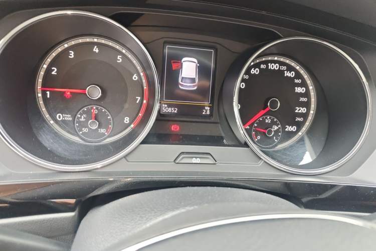 Used Volkswagen Tiguan L 2019 280TSI Automatic Two-Wheel Drive Panoramic Comfort Edition China V Standard Odometer Close Up