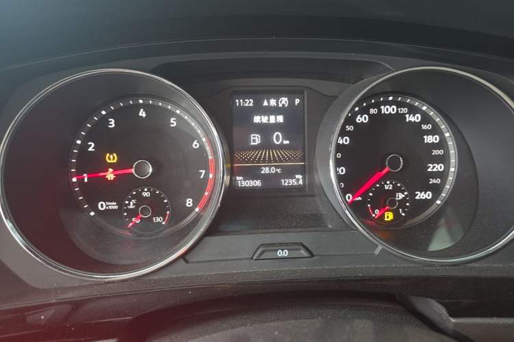 Used Volkswagen Tiguan L 2019 330TSI Automatic Two-Wheel Drive Panoramic Comfort Edition China VI Standard Odometer Close Up