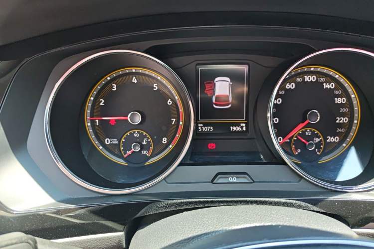 Used Volkswagen Tiguan L 2019 Revised Version 330TSI Automatic Two-Wheel Drive Panoramic Comfort Edition China V Standard Odometer Close Up