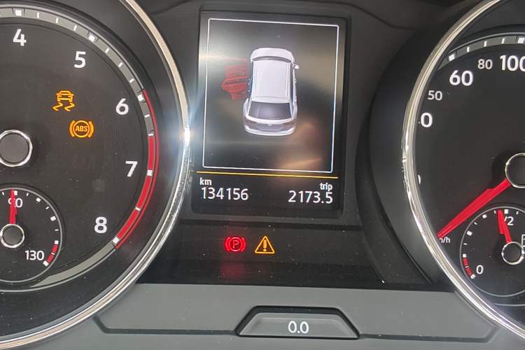 Used Volkswagen Tiguan L 2019 330TSI Automatic Two-Wheel Drive Panoramic Comfort Edition China V Standard Odometer Close Up