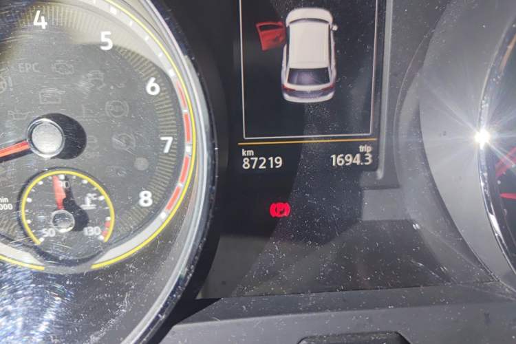 Used Volkswagen Tiguan L 2019 330TSI Automatic Two-Wheel Drive Smart Luxury Version China VI Standard Odometer Close Up