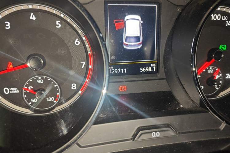 Used Volkswagen Tiguan L 2019 330TSI Automatic Two-Wheel Drive Smart Luxury Version China V Emission Standard Odometer Close Up