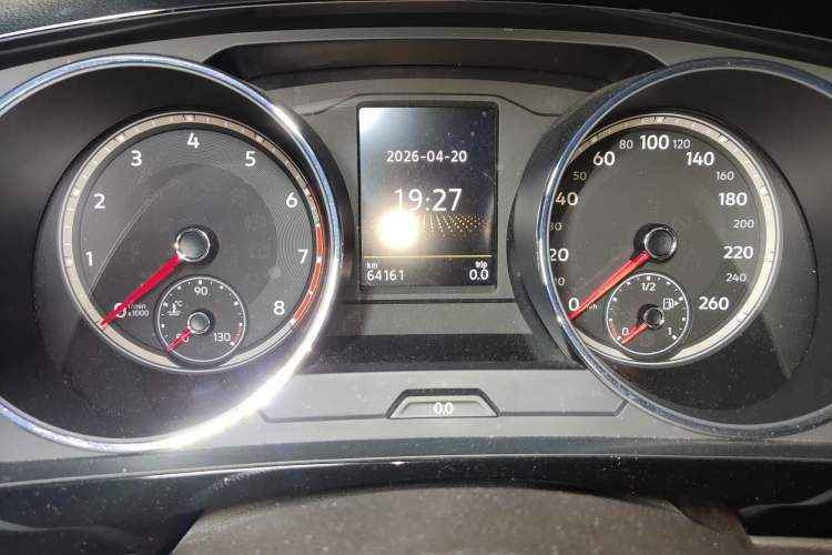 Used Volkswagen Tiguan L 2019 330TSI Automatic Two-Wheel Drive Smart Luxury Version China V Emission Standard Odometer Close Up