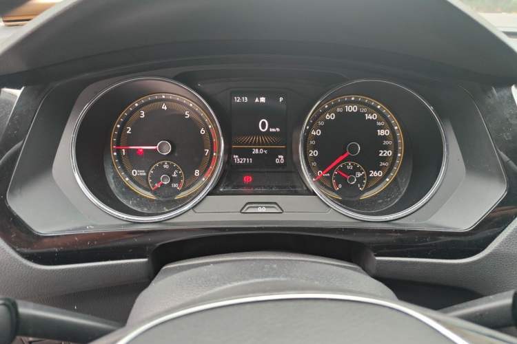 Used Volkswagen Tiguan L 2019 330TSI Automatic Two-Wheel Drive Smart Luxury Version China VI Standard Odometer Close Up
