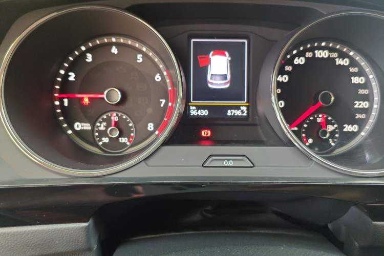 Used Volkswagen Tiguan L 2019 330TSI Automatic Two-Wheel Drive Panoramic Comfort Edition China VI Standard Odometer Close Up