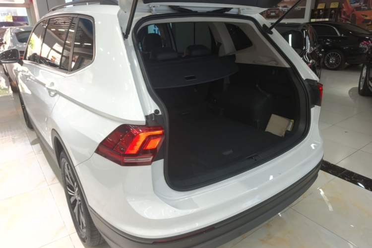 Used Volkswagen Tiguan L 2019 330TSI Automatic Two-Wheel Drive Luxury Edition China VI Standard Rear Left 45 Deg