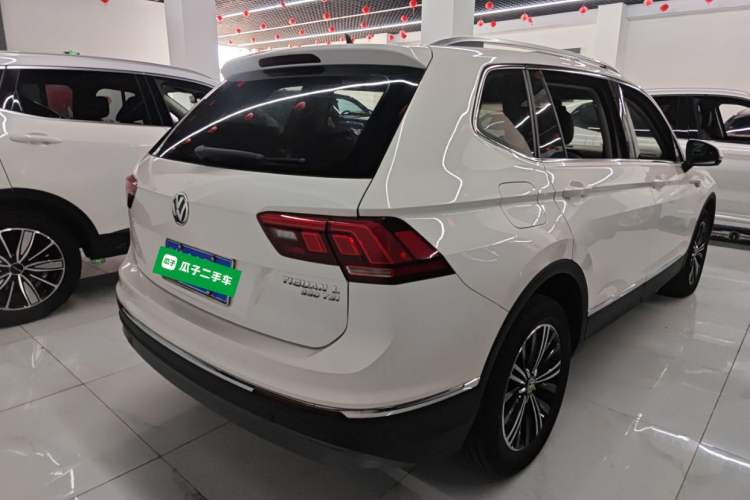 Used Volkswagen Tiguan L 2019 Updated Version 330TSI Automatic Two-Wheel Drive Panoramic Comfort Edition China VI Standard Rear Right 45 Deg