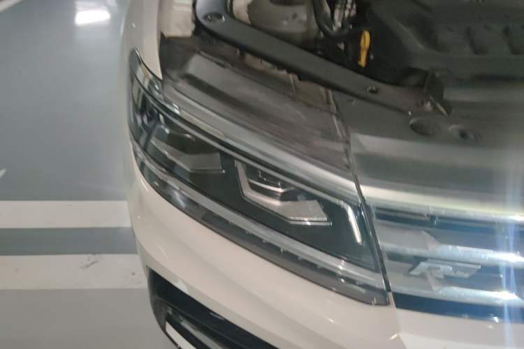 Used Volkswagen Tiguan L 2019 Restyled 330TSI Automatic Two-Wheel Drive R-Line Flagship Version China VI Standard Right Front Headlight