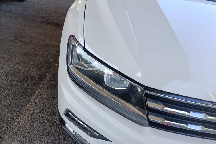 Used Volkswagen Tiguan L 2019 330TSI Automatic Two-Wheel Drive Smart Luxury Version China VI Standard Right Front Headlight