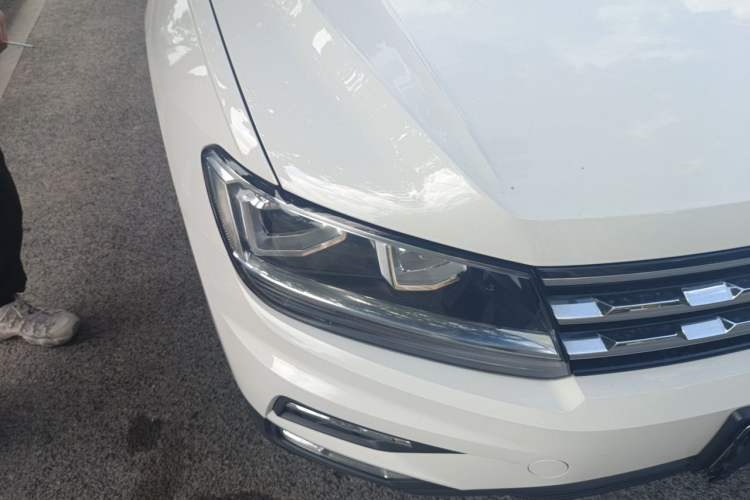 Used Volkswagen Tiguan L 2019 Updated Version 330TSI Automatic Two-Wheel Drive Panoramic Comfort Edition China VI Standard Right Front Headlight