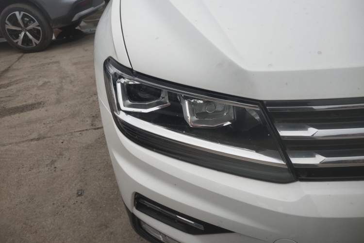 Used Volkswagen Tiguan L 2019 330TSI Automatic Two-Wheel Drive Panoramic Comfort Edition China V Standard Right Front Headlight