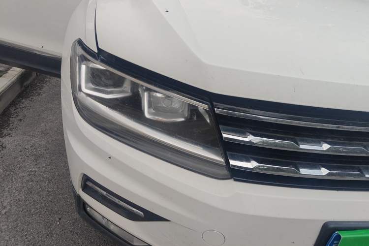 Used Volkswagen Tiguan L 2019 Updated Version 330TSI Automatic Two-Wheel Drive Panoramic Comfort Edition China VI Standard Right Front Headlight