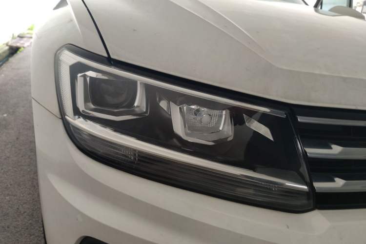 Used Volkswagen Tiguan L 2019 330TSI Automatic Two-Wheel Drive Panoramic Comfort Edition China VI Standard Right Front Headlight