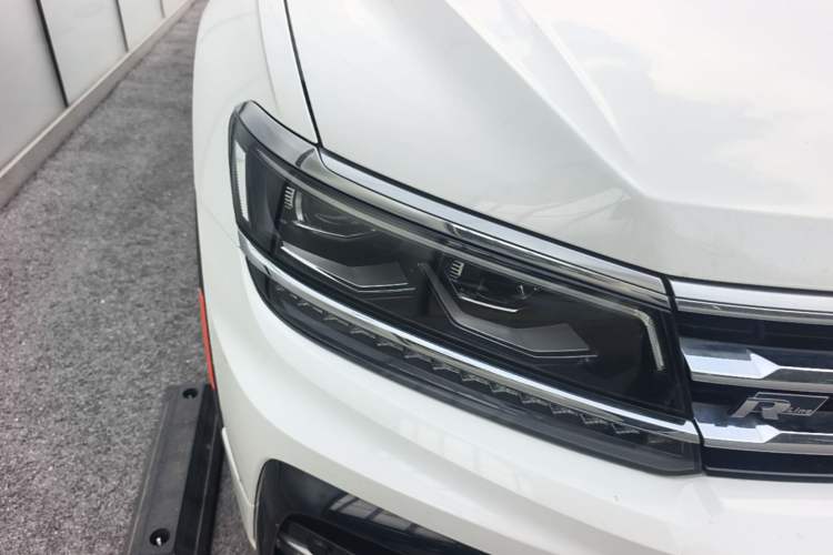 Used Volkswagen Tiguan L 2019 380TSI Automatic All-Wheel Drive R-Line Flagship 7-Seater China VI Standard Right Front Headlight