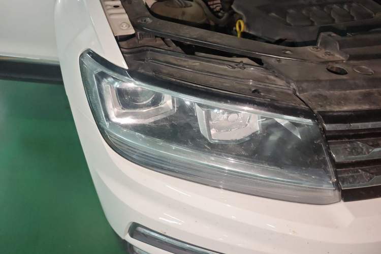 Used Volkswagen Tiguan L 2019 Updated Version 330TSI Automatic Two-Wheel Drive Panoramic Comfort Edition China VI Standard Right Front Headlight