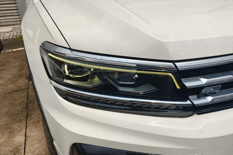 Used Volkswagen Tiguan L 2019 330TSI Automatic Two-Wheel Drive R-Line Flagship Model China VI Standard Right Front Headlight
