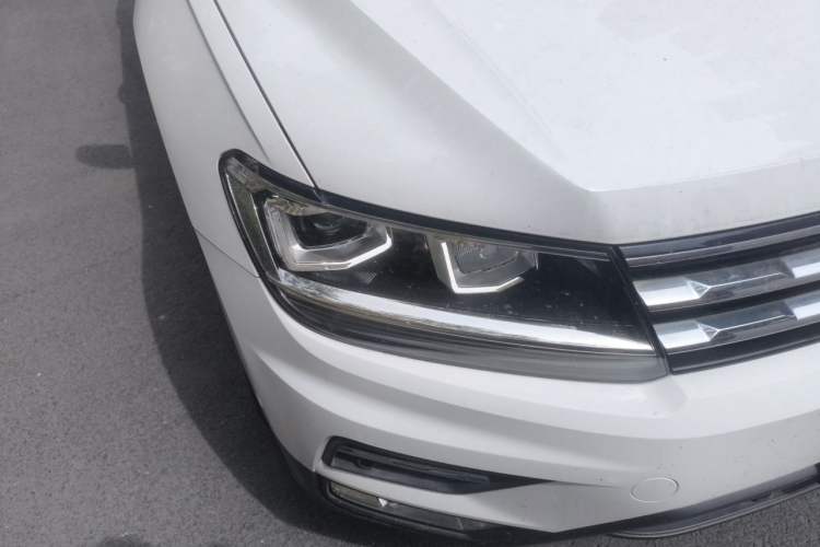 Used Volkswagen Tiguan L 2019 330TSI Automatic Two-Wheel Drive Smart Luxury Version China V Emission Standard Right Front Headlight